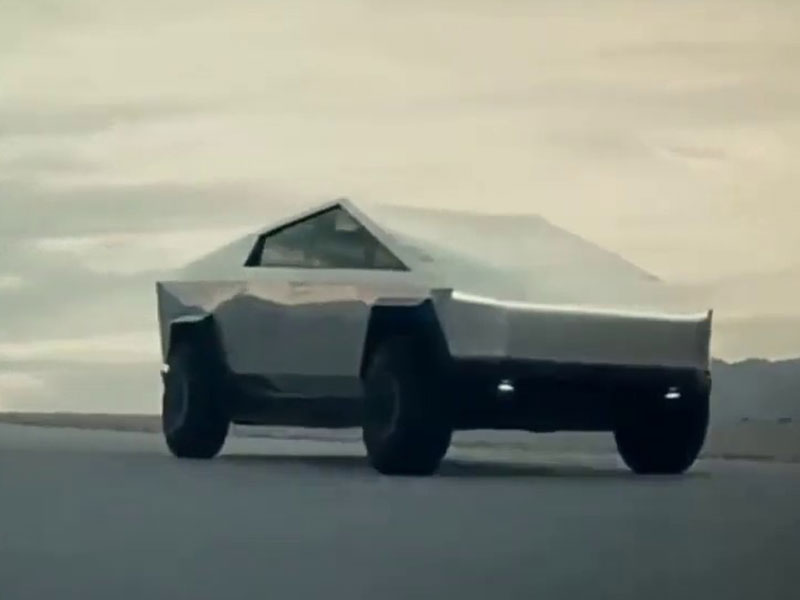 فيديو لتحدٍ ناري بين شاحنة "تسلا" المدرعة و"فورد"